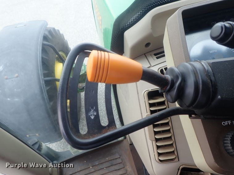 image for item DE0693 John Deere 7220  MFWD tractor