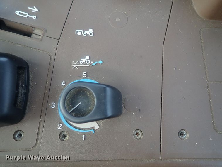 image for item DE0693 John Deere 7220  MFWD tractor