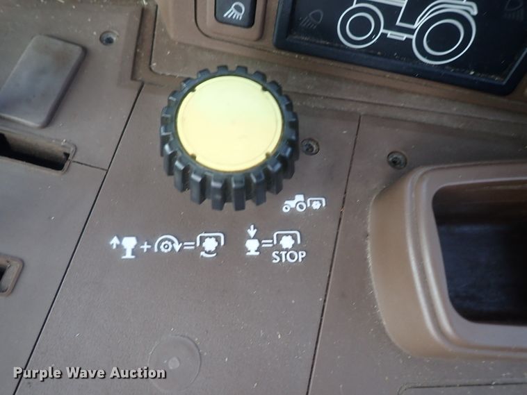 image for item DE0693 John Deere 7220  MFWD tractor