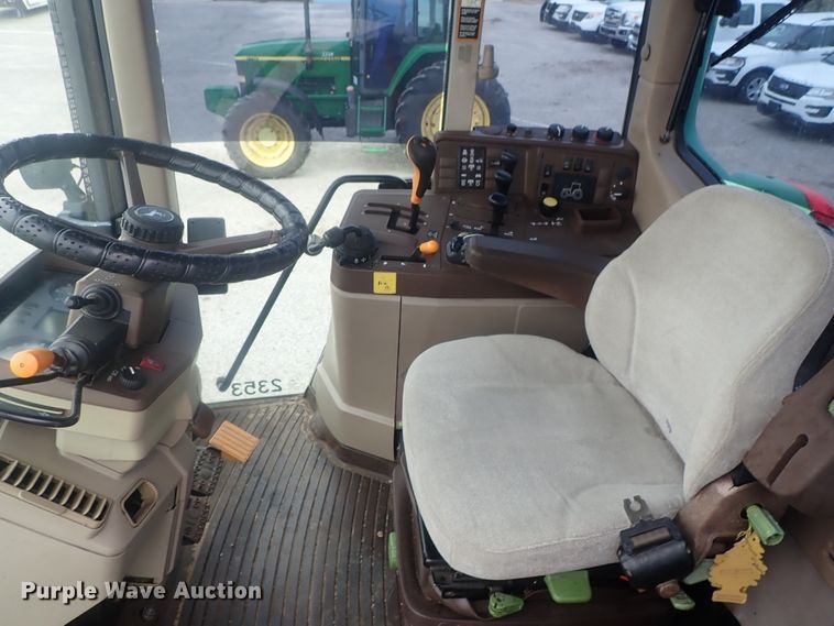 image for item DE0693 John Deere 7220  MFWD tractor