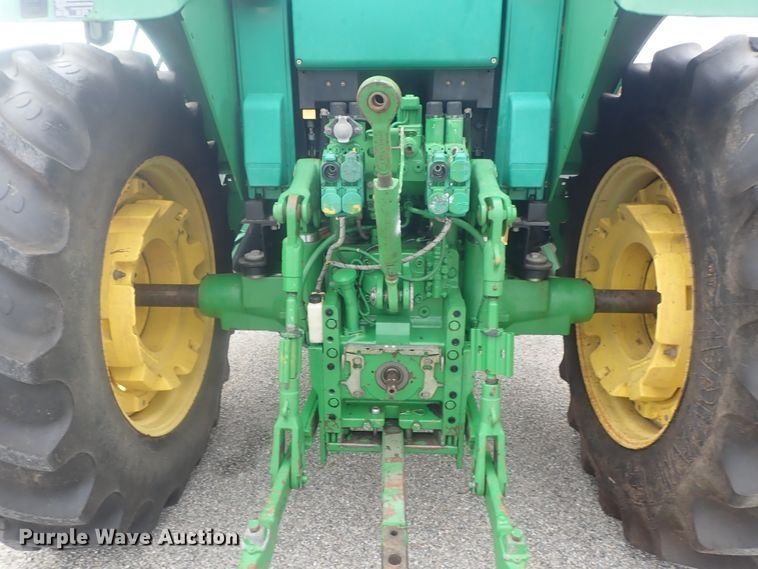 image for item DE0693 John Deere 7220  MFWD tractor