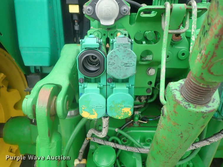 image for item DE0693 John Deere 7220  MFWD tractor