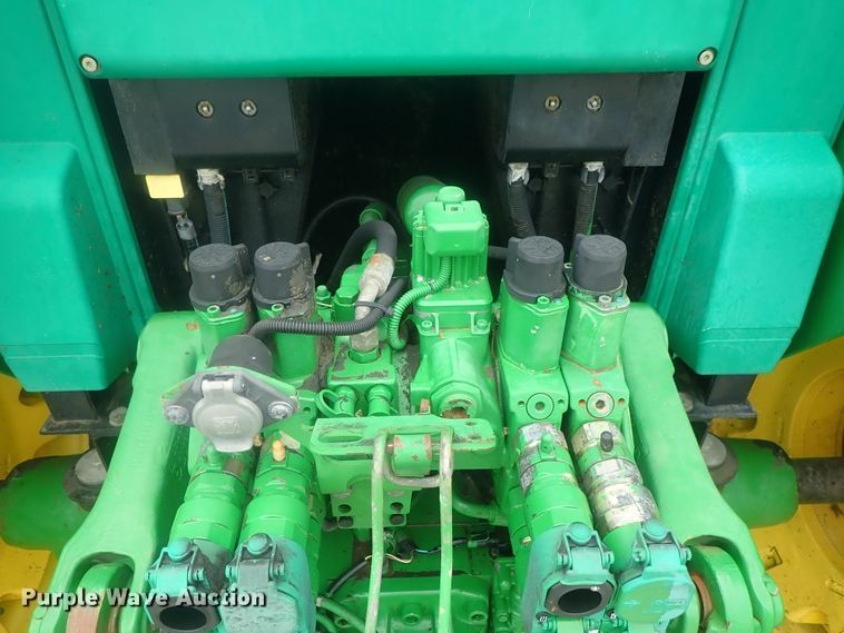 image for item DE0693 John Deere 7220  MFWD tractor