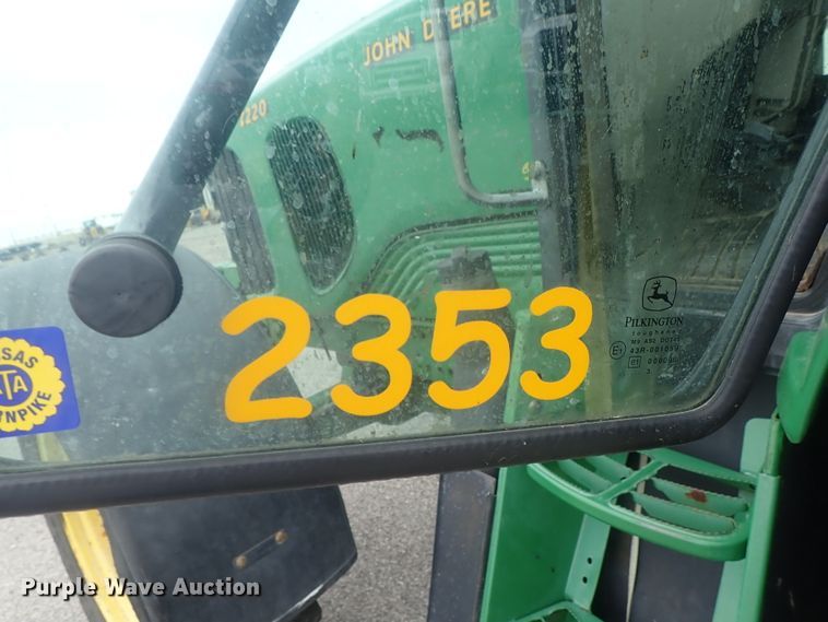 image for item DE0693 John Deere 7220  MFWD tractor