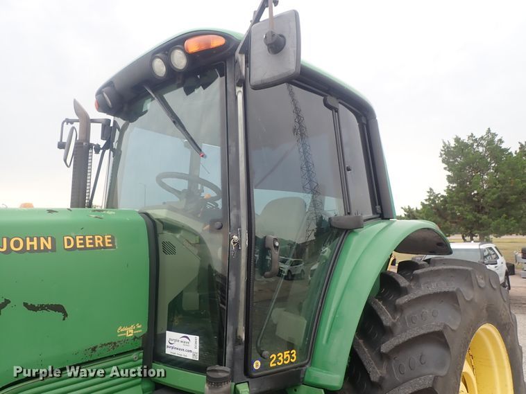 image for item DE0693 John Deere 7220  MFWD tractor