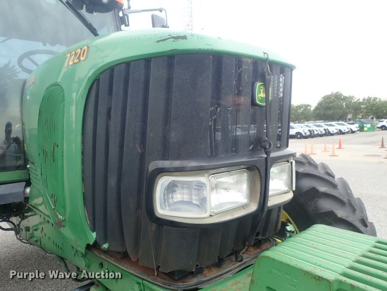 image for item DE0693 John Deere 7220  MFWD tractor