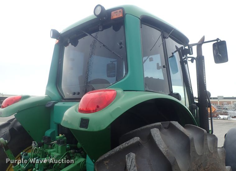 image for item DE0693 John Deere 7220  MFWD tractor