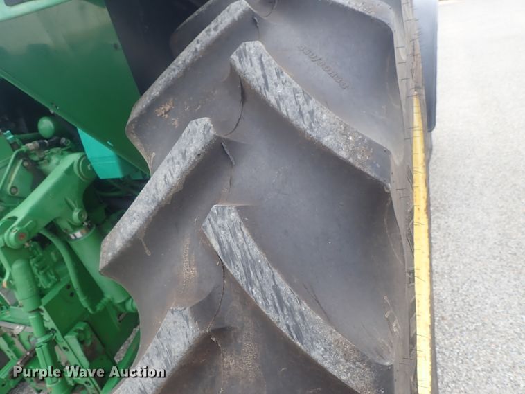 image for item DE0693 John Deere 7220  MFWD tractor