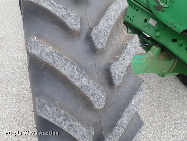 image for item DE0693 John Deere 7220  MFWD tractor