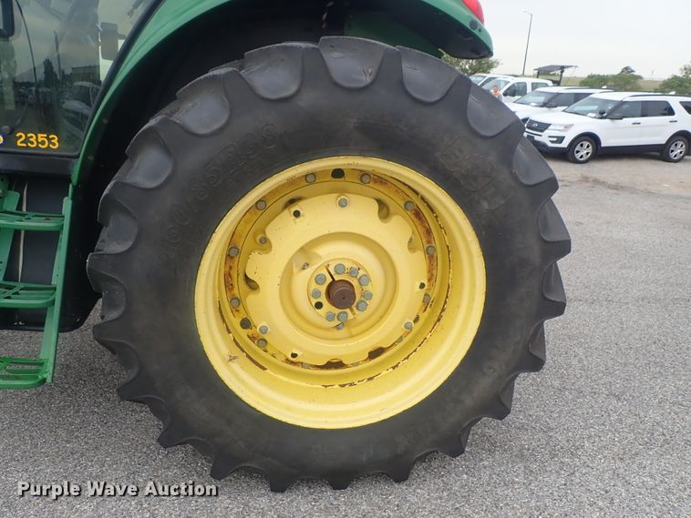 image for item DE0693 John Deere 7220  MFWD tractor