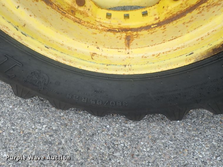 image for item DE0693 John Deere 7220  MFWD tractor