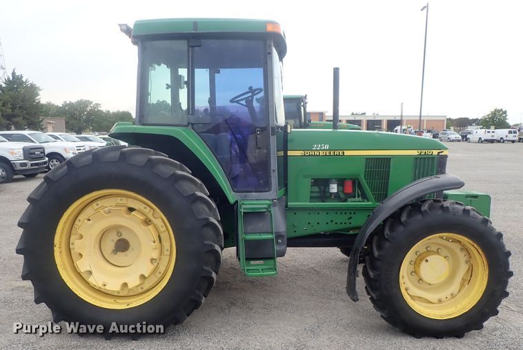 image for item DE0694 John Deere 7210  MFWD tractor