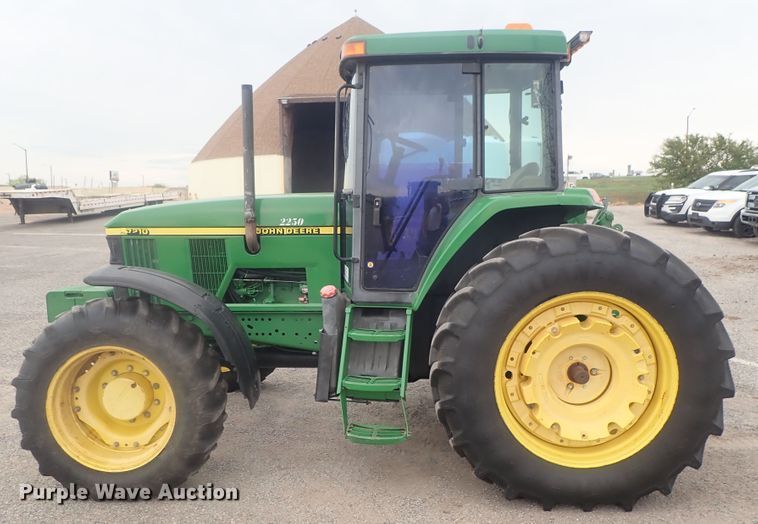 image for item DE0694 John Deere 7210  MFWD tractor