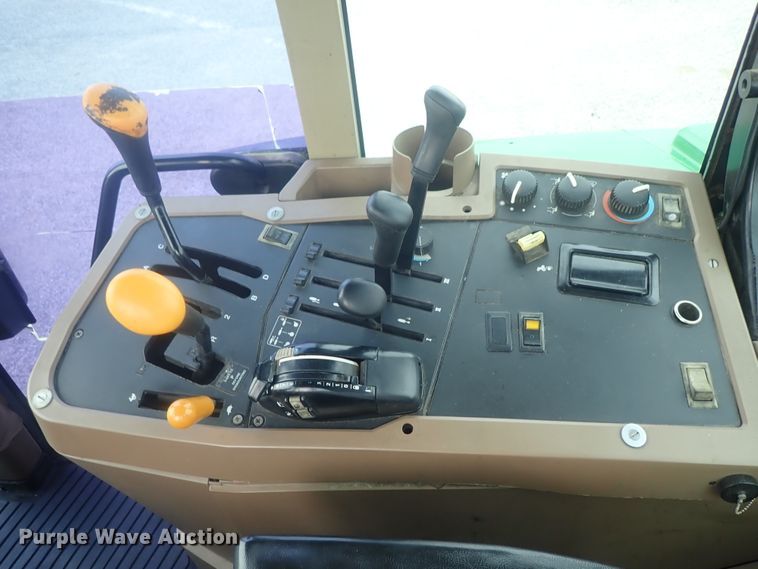 image for item DE0694 John Deere 7210  MFWD tractor