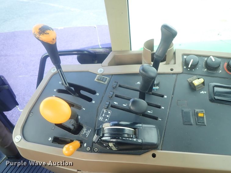 image for item DE0694 John Deere 7210  MFWD tractor