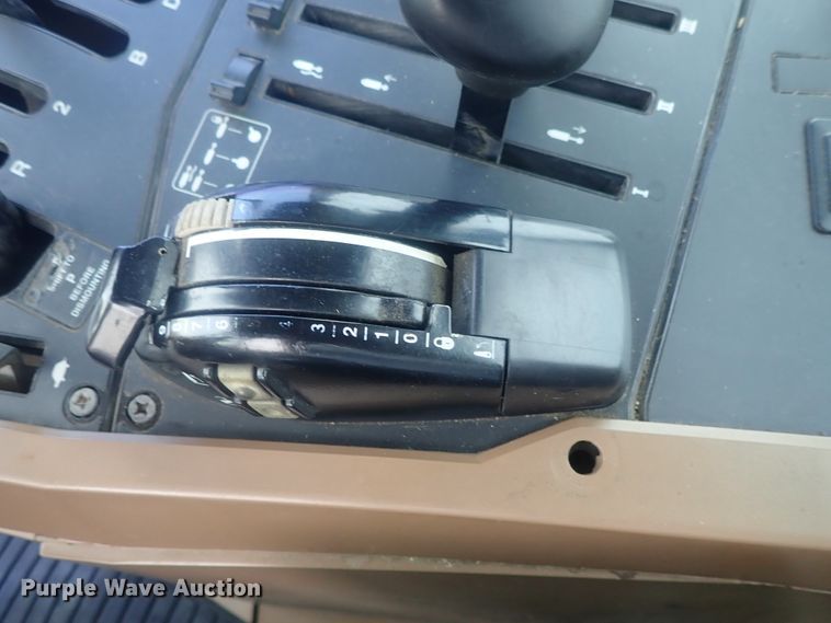 image for item DE0694 John Deere 7210  MFWD tractor