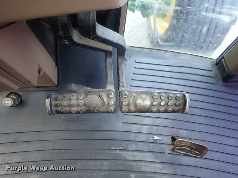 image for item DE0694 John Deere 7210  MFWD tractor