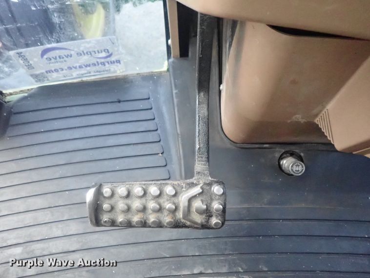 image for item DE0694 John Deere 7210  MFWD tractor