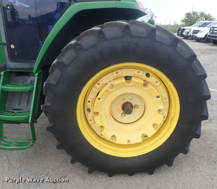image for item DE0694 John Deere 7210  MFWD tractor