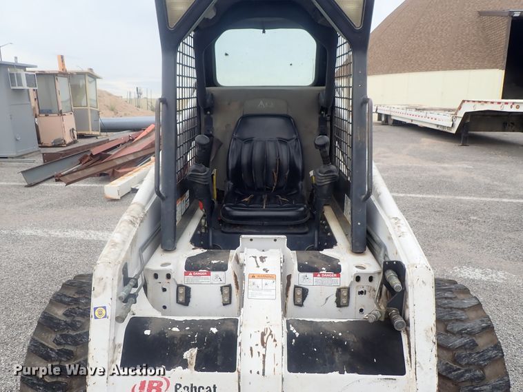 image for item DE0695 Bobcat 863  skid steer loader