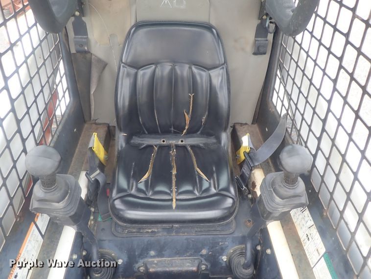 image for item DE0695 Bobcat 863  skid steer loader