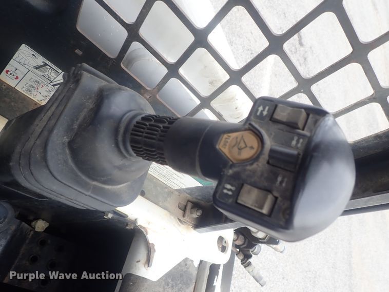 image for item DE0695 Bobcat 863  skid steer loader