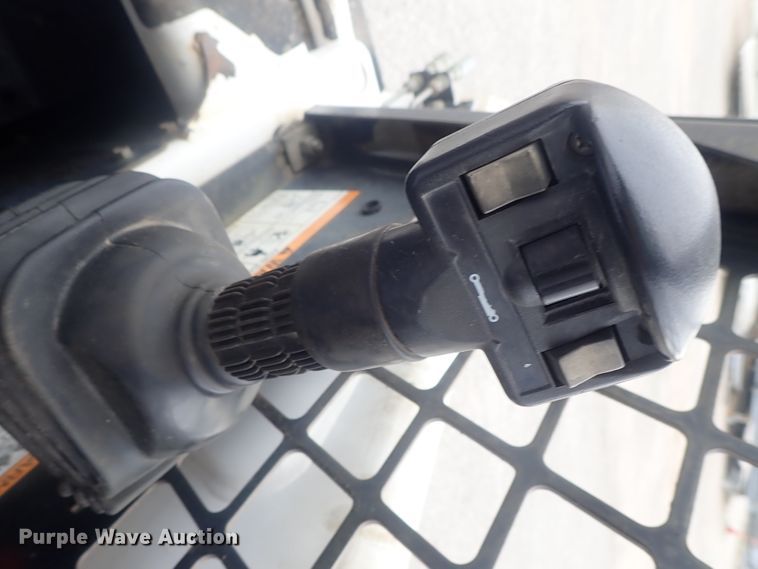 image for item DE0695 Bobcat 863  skid steer loader