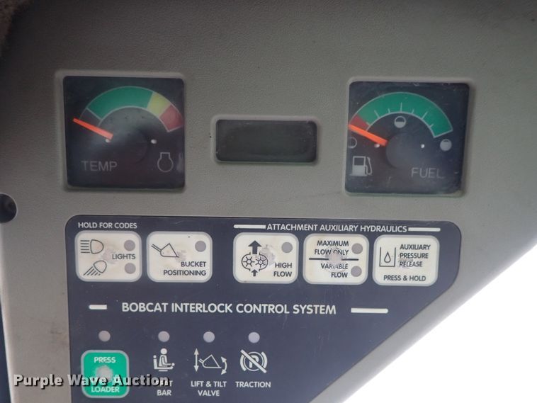 image for item DE0695 Bobcat 863  skid steer loader