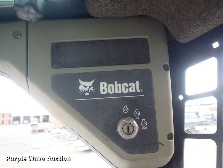image for item DE0695 Bobcat 863  skid steer loader