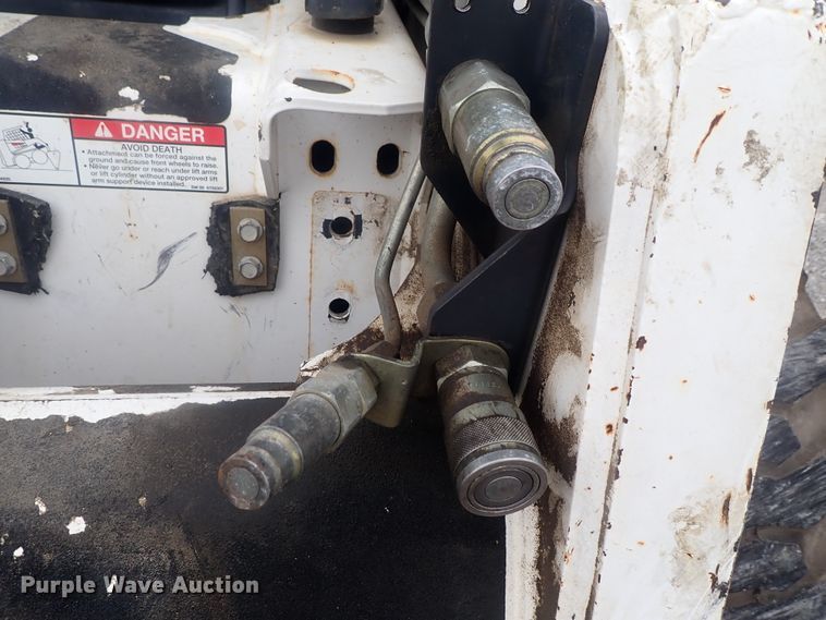 image for item DE0695 Bobcat 863  skid steer loader