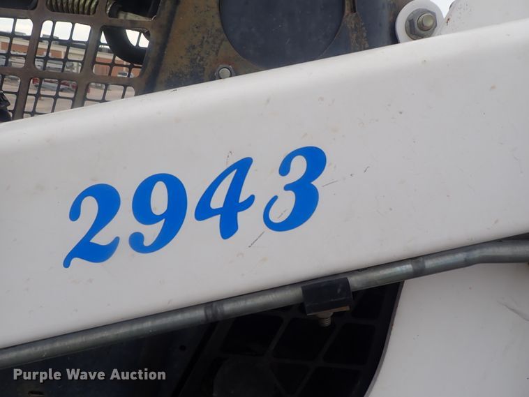 image for item DE0695 Bobcat 863  skid steer loader