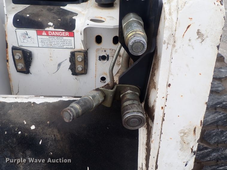 image for item DE0695 Bobcat 863  skid steer loader