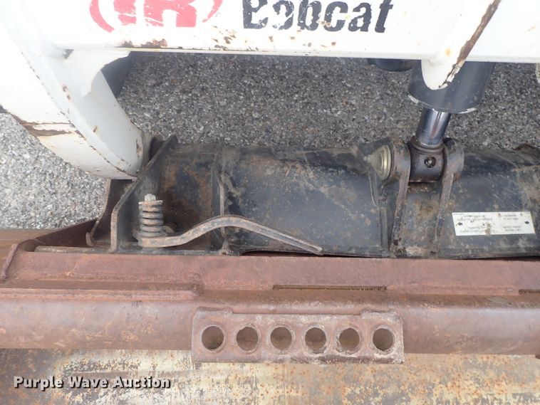 image for item DE0695 Bobcat 863  skid steer loader