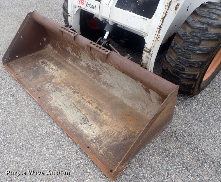 image for item DE0695 Bobcat 863  skid steer loader