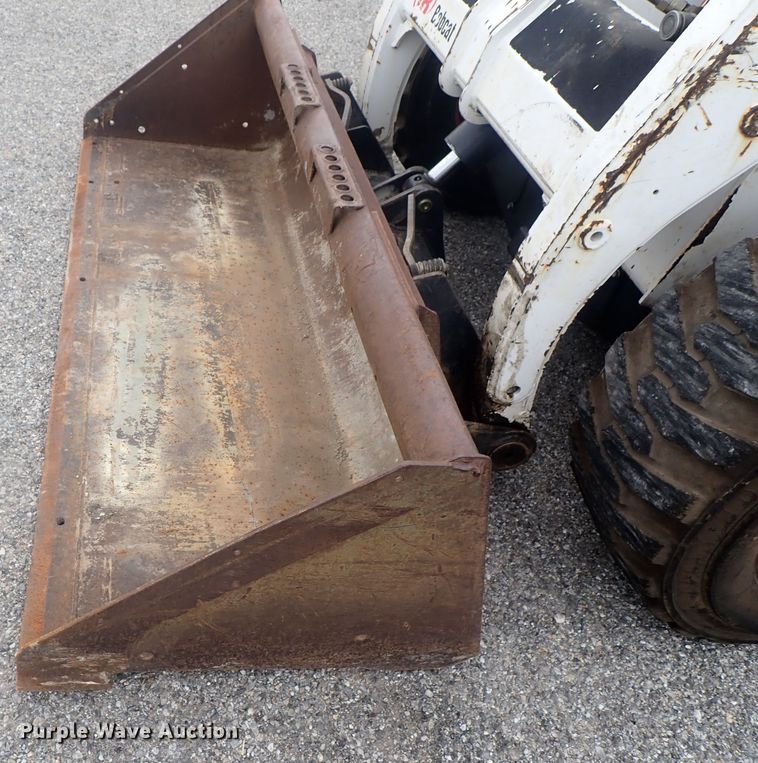 image for item DE0695 Bobcat 863  skid steer loader