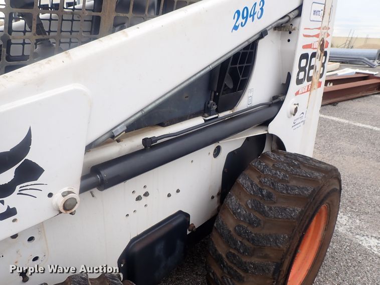 image for item DE0695 Bobcat 863  skid steer loader