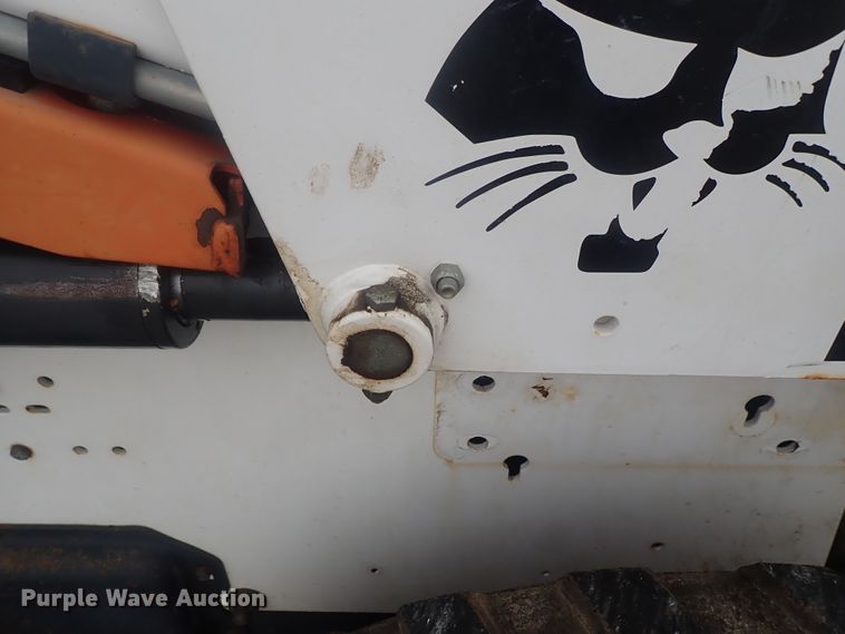 image for item DE0695 Bobcat 863  skid steer loader