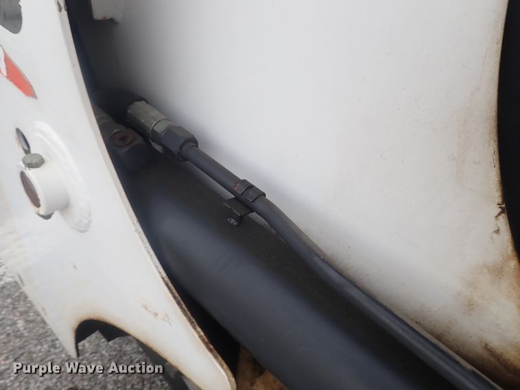 image for item DE0695 Bobcat 863  skid steer loader