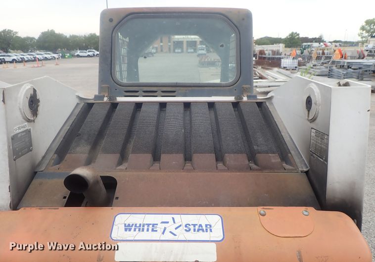 image for item DE0695 Bobcat 863  skid steer loader