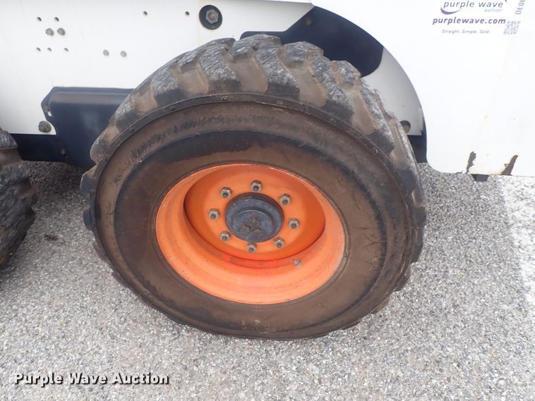 image for item DE0695 Bobcat 863  skid steer loader