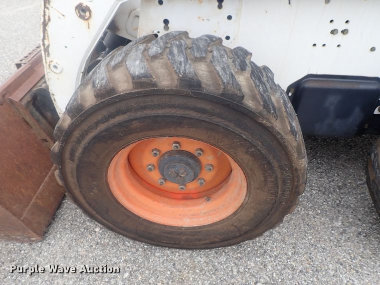 image for item DE0695 Bobcat 863  skid steer loader