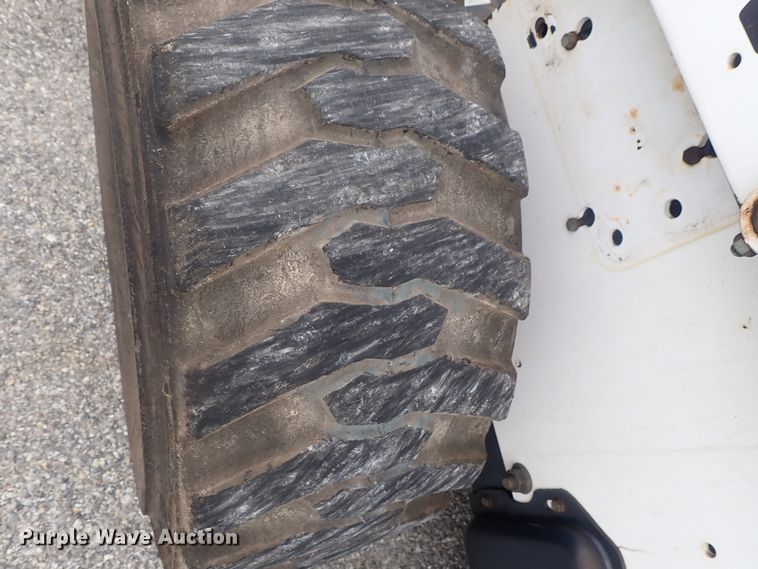 image for item DE0695 Bobcat 863  skid steer loader