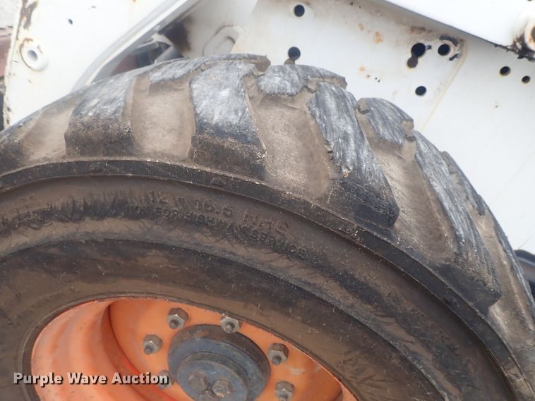 image for item DE0695 Bobcat 863  skid steer loader