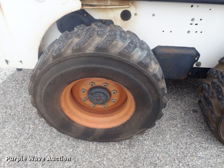 image for item DE0695 Bobcat 863  skid steer loader