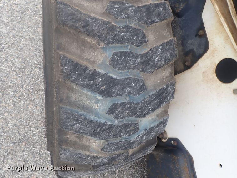 image for item DE0695 Bobcat 863  skid steer loader