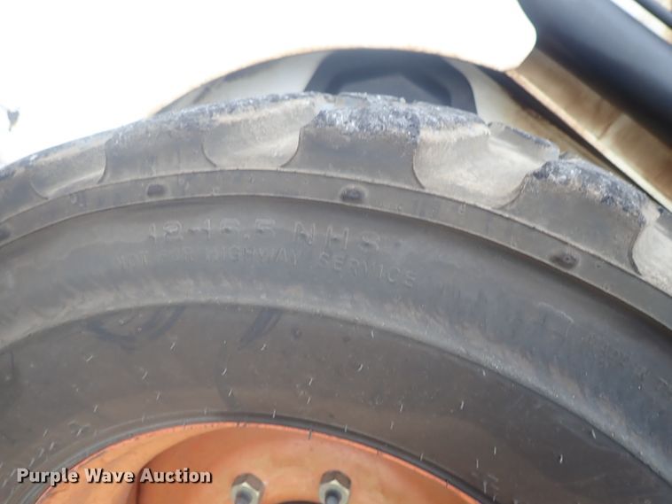 image for item DE0695 Bobcat 863  skid steer loader