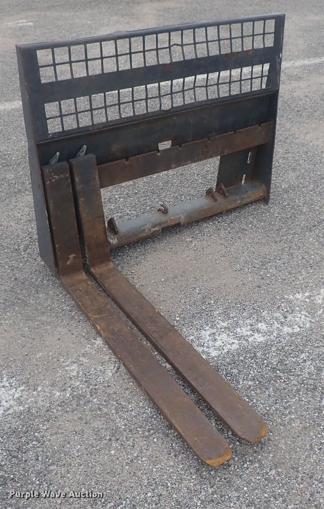 image for item DE0695 Bobcat 863  skid steer loader