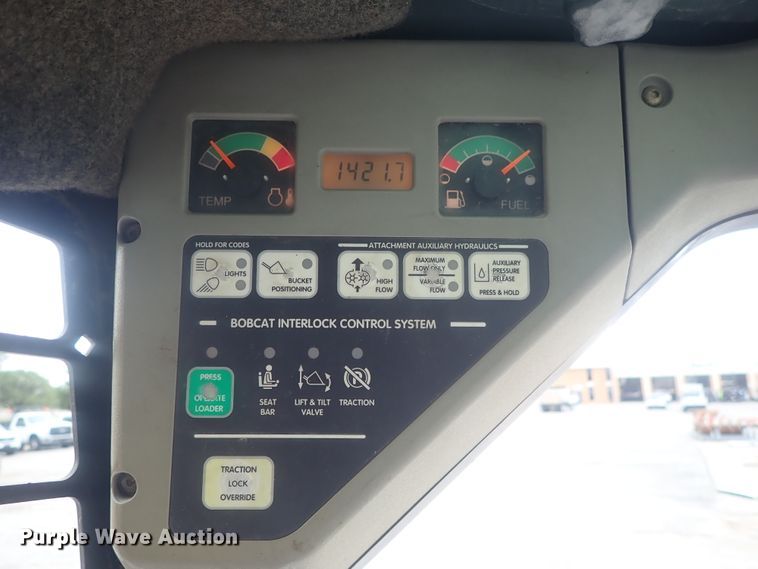 image for item DE0695 Bobcat 863  skid steer loader