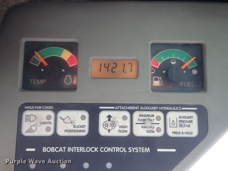 image for item DE0695 Bobcat 863  skid steer loader