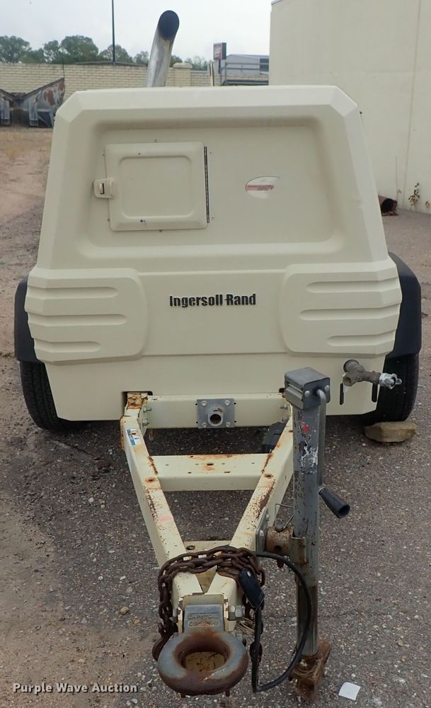 image for item DE0698 2007 Ingersoll Rand XP185  air compressor
